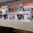 Natalia Henao, directora de Historias Solidarias en SEMANA; Sindey Carolina Bernal, viceministra de Transformación Digital del MinTIC; Eduardo Esteban Pérez, profesor nominado al mejor maestro del mundo; Esperanza Paredes, exrectora de la Universidad de Pamplona y fundadora de Enlaces Centro de Investigación en Fronteras; David Alvarado, secretario de Educación de Norte de Santander y
Liliana Vergel, coordinadora del Pacto por la Educación.