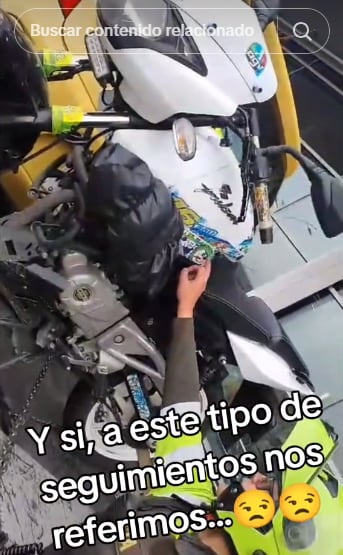 La uniformada señaló que los stickers configuraban un cambio de color.