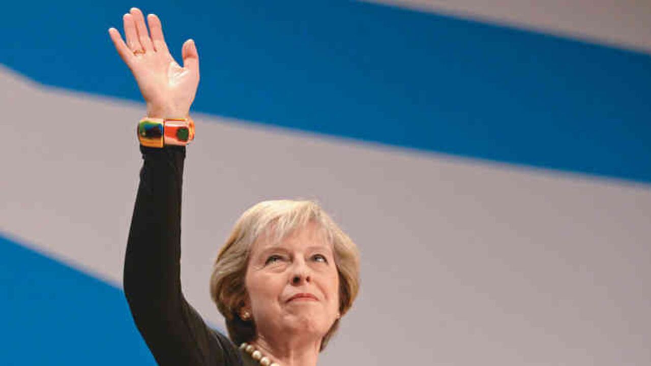 Theresa May deberá asumir los costos en caso de abandonar la Unión Europea sin un acuerdo con el Parlamento.