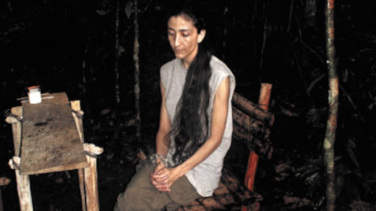 Ingrid Betancourt durante su secuestro. Fotografía tomada por un guerrillero en 2007