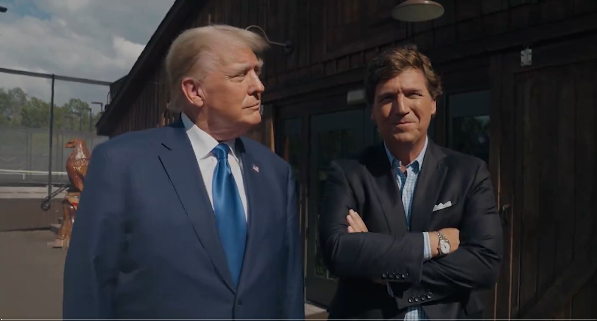 Además, Trump, que ha fardado de poder conseguir mayores índices de audiencia en su entrevista con Carlson, ha agregado que hay personas del debate que no deberían postularse a la candidatura para la carrera a la Casa Blanca, como el caso del exgobernador de Arkansas Asa Hutchinson. Foto X @TuckerCarlson