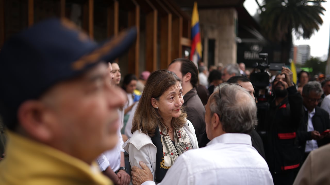 Marcha por la vida, marcha por Colombia. Oración por la salud de Miguel Uribe en la que estuvo Ingrid Betancourt.