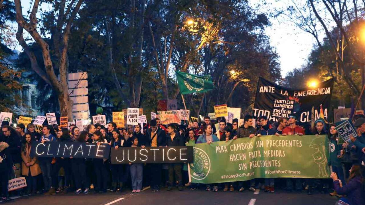 Miles de personas caminaron por la capital española pidiendo acciones por el clima. Foto: 20minutos