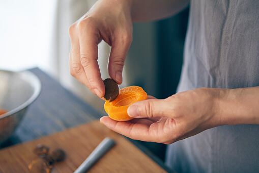 El albaricoque, tiene un sabor ácido que se compone de hasta 86 % de agua.