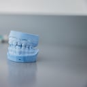 Modelo de simulación de dentadura. Foto: Getty Images.