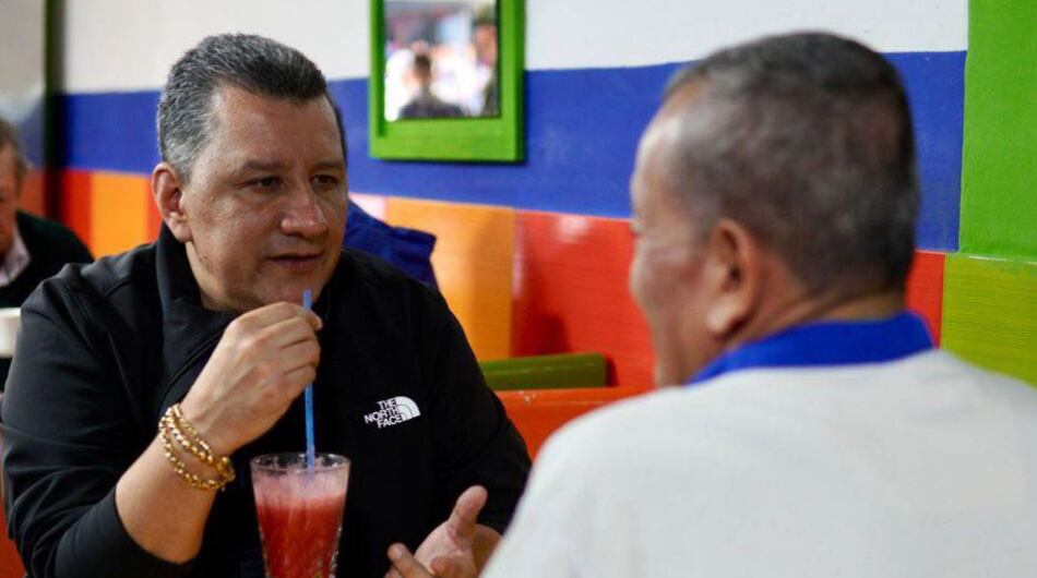 Gobernador del Tolima salió del país en medio de alerta naranja por el volcán Nevado del Ruiz.