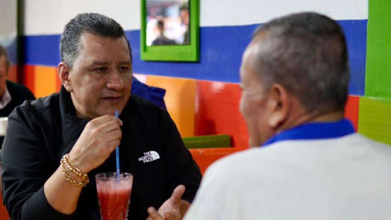 Gobernador del Tolima salió del país en medio de alerta naranja por el volcán Nevado del Ruiz.