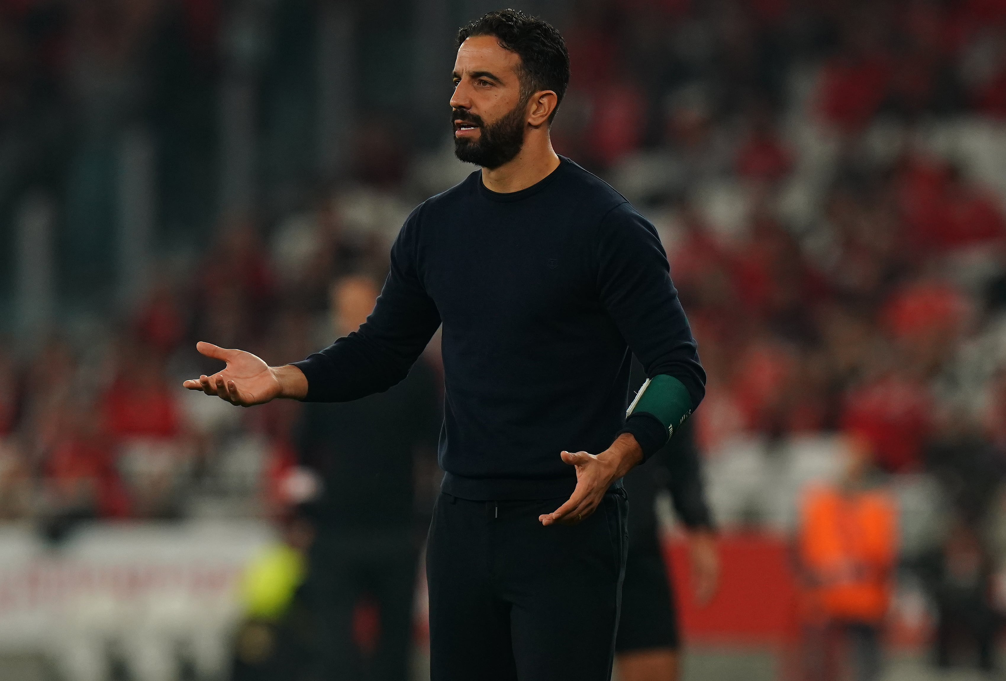 Rubén Amorím del Sporting CP en acción durante el partido de la Liga Portugal Betclic entre el SL Benfica y el Sporting CP en el Estadio da Luz el 12 de noviembre de 2023 en Lisboa, Portugal.