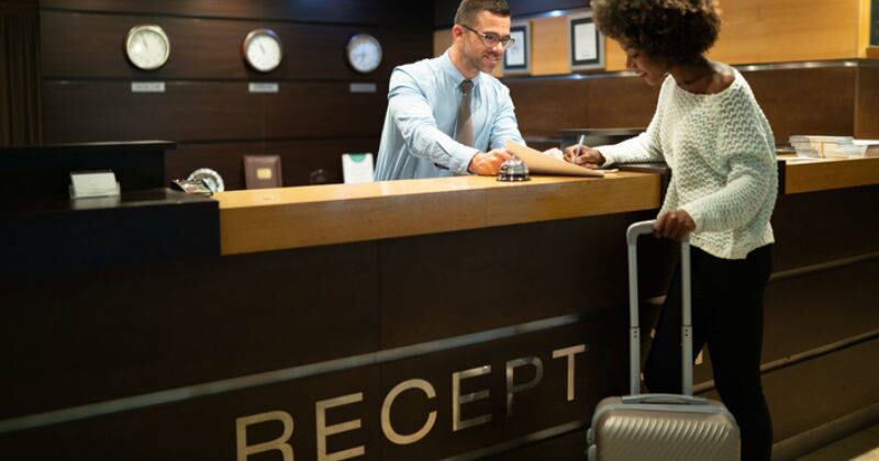 El precio del alojamiento se incrementa cuando está cerca la noche del viaje.