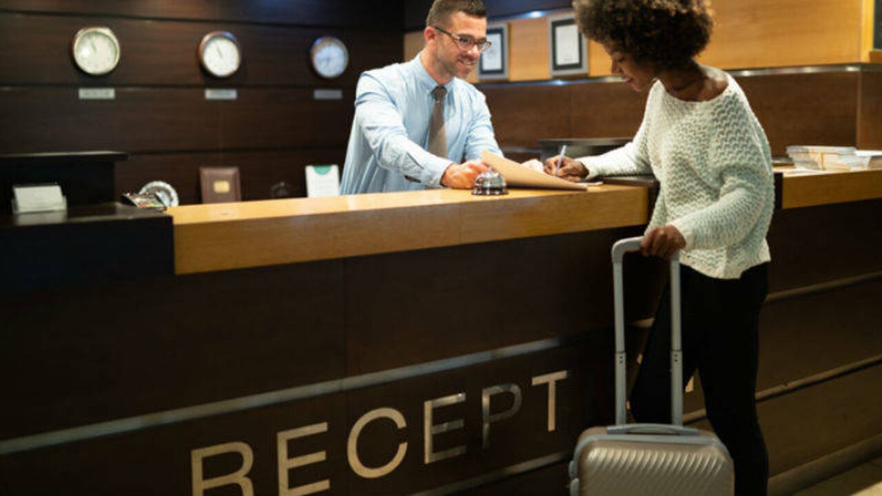 El precio del alojamiento se incrementa cuando está cerca la noche del viaje. (Getty)