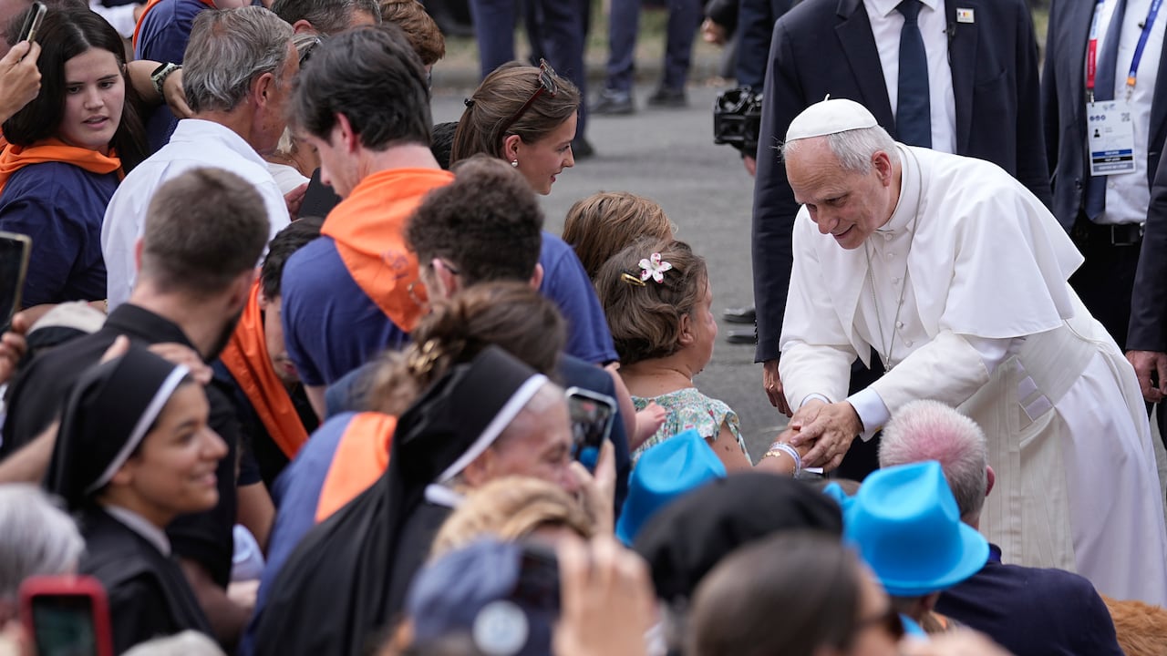 El papa León XIV en el Santuario de Nuestra Señora de Lourdes en Francia.