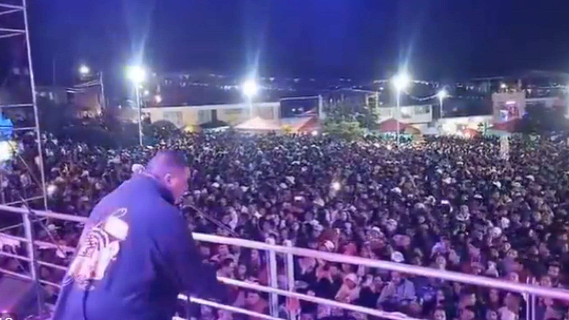 Maelo Ruiz compartía con sus fanáticos en las fiestas populares de San Pedro de Cartago.