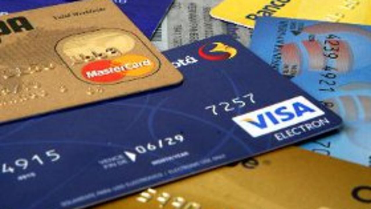Foto: Archivo Semana. La tarifa más alta, $420.000 anuales, es la que cobra Davivienda por sus tarjetas Visa Signature o la Mastercard Black. La entidad carga de cuota de manejo $35.000 cada mes.