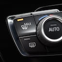 La función Max defroster permite desempañar los cristales de forma rápida.