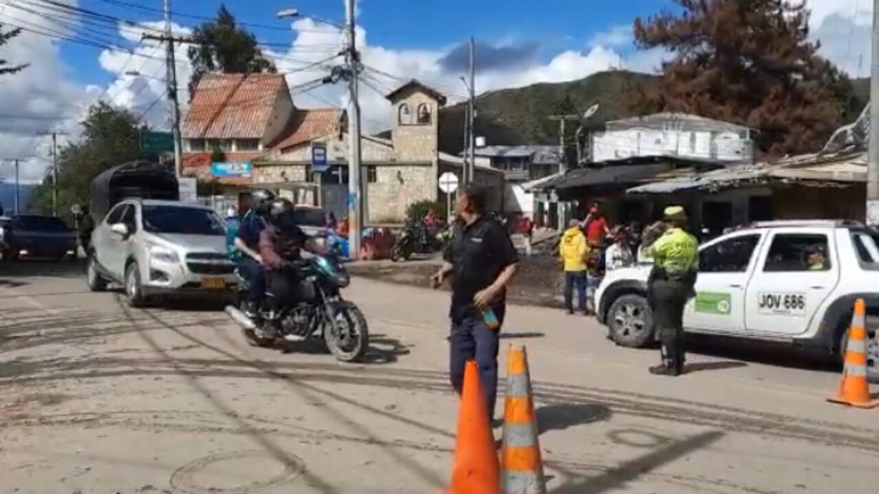 La Secretaría de Movilidad de Bogotá confirmó ayer sábado que fue rehabilitado el paso vehicular afectado desde hace casi una semana por los derrumbes originados por la fuerte ola invernal que afectan la capital país.