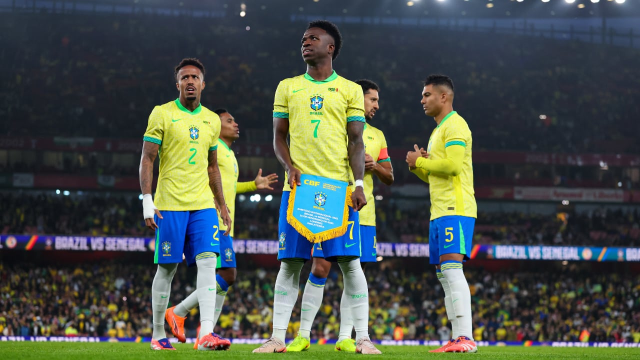 Éder Militão en la Selección de Brasil, junto a Vinícius y Casemiro.