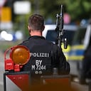 Un agente de policía asegura la zona tras un tiroteo cerca del edificio del Centro de Documentación sobre la Historia del Nacionalsocialismo (NS-Dokumentationszentrum) en Múnich, sur de Alemania, el 5 de septiembre de 2024.