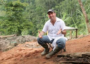 SALVATORE MANCUSO-COCA- ERRADICACION EN ALREDEDORES DE CORREGIMIENTO DE CRUCITO EN TIERRALTA-CORDOBA
JULIO 12 DE 2006
FOTO LEON DARIO PELAEZ- SEMANA