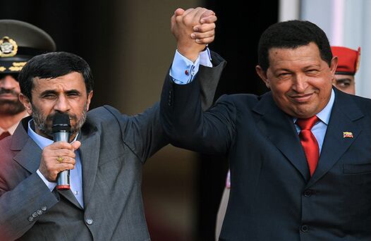 Chávez siempre se caracterizó por su ideología anti- estadounidense, por lo que fue bastante cercano con mandatarios como Mahmud Ahmadineyad, foto del 2009