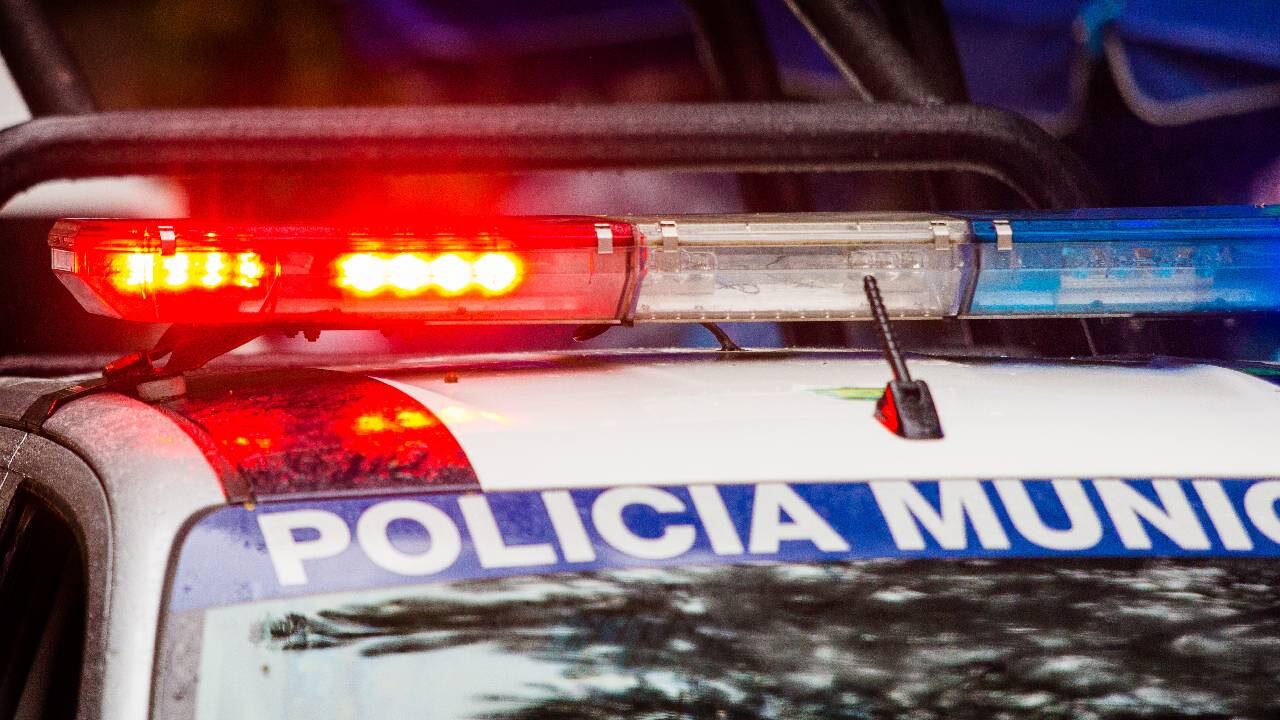 Un agente de transito en Chile multó a un colega por conducir sin la correspondiente licencia de conducción.