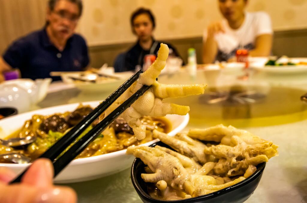 Las patas de pollo aportan significativas fuentes de colágeno.