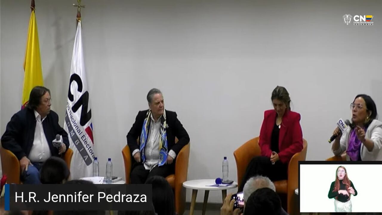 La representante Jennifer Pedraza se levantó de una panel sobre el voto de la mujer en el CNE argumentando su molestia porque el moderador del evento fuera el magistrado César Lorduy.