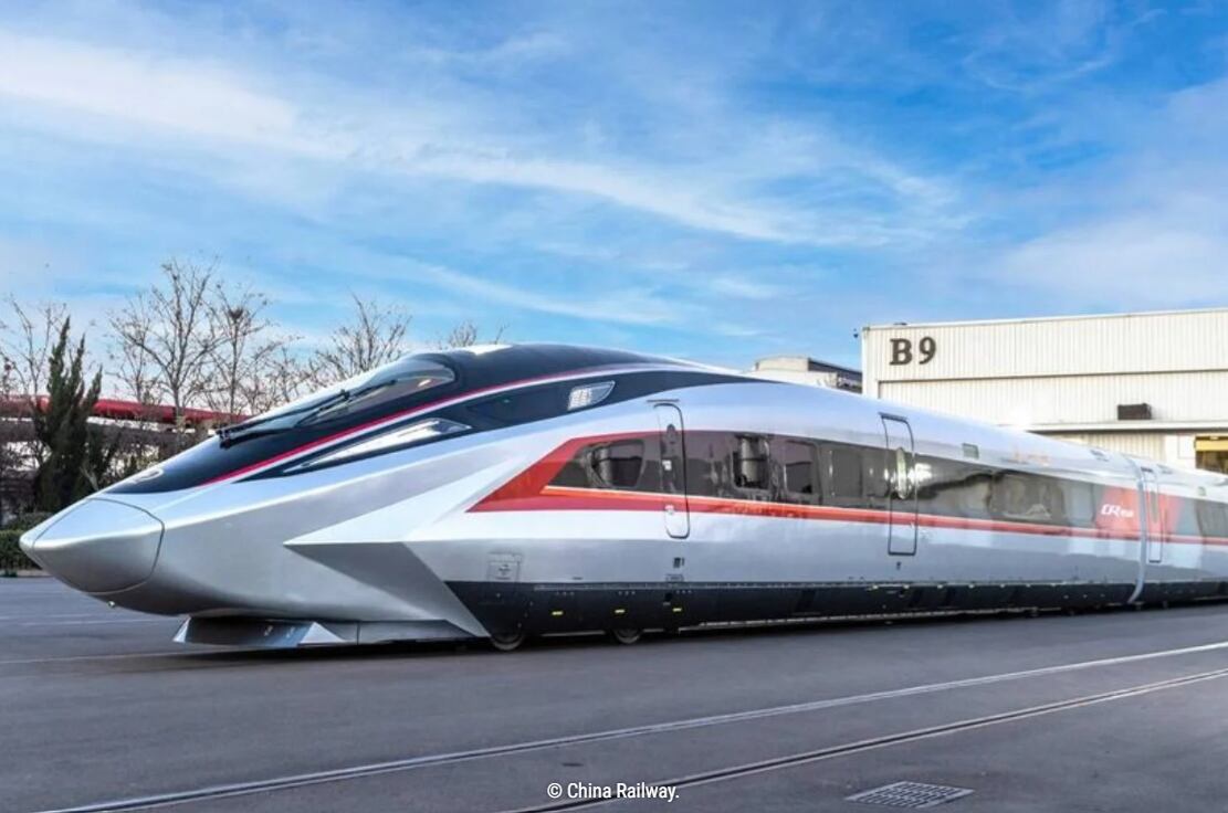 China lanza el CR450, un tren que combina velocidad extrema, eficiencia y tecnología avanzada.