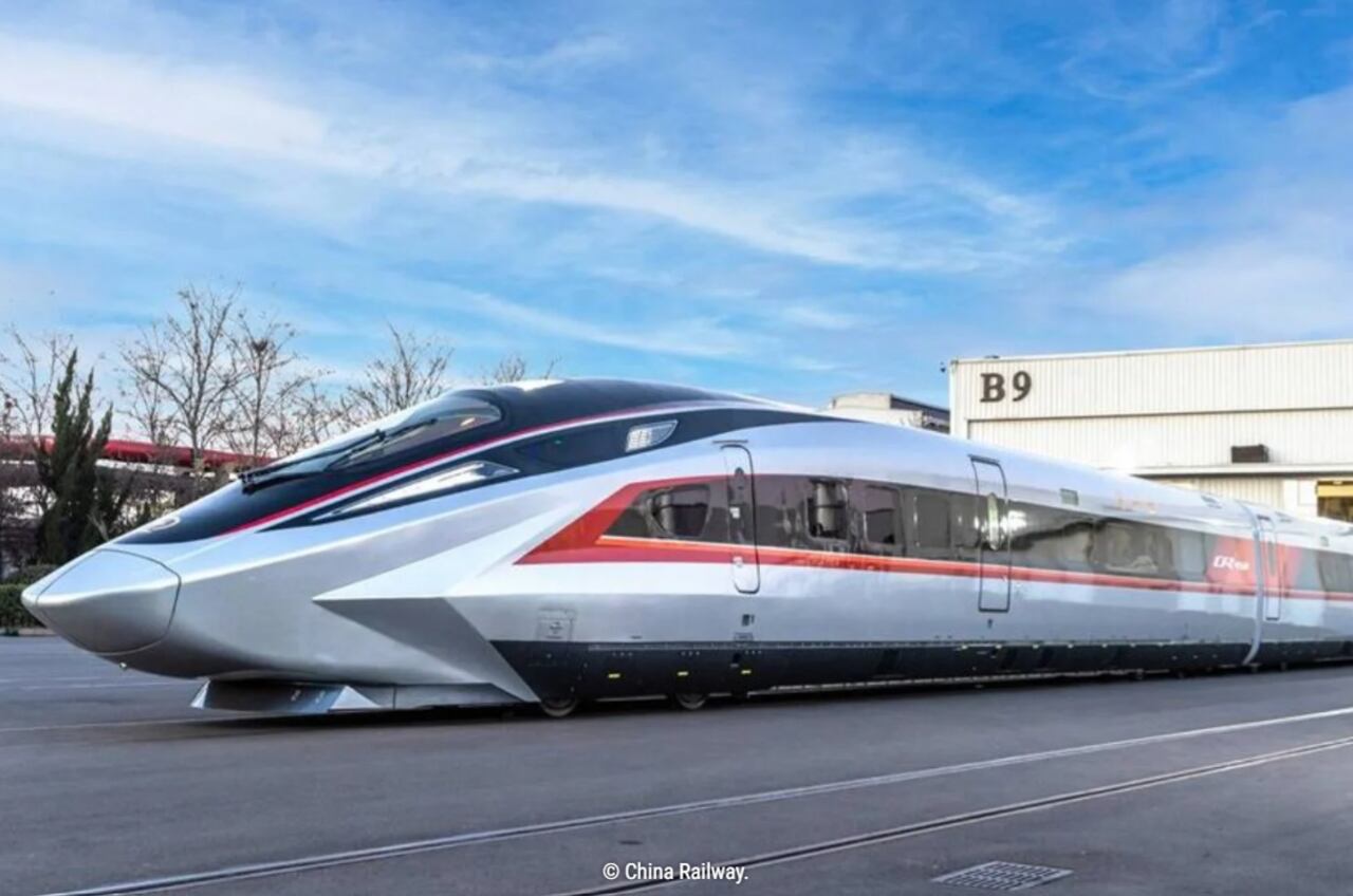 China lanza el CR450, un tren que combina velocidad extrema, eficiencia y tecnología avanzada.