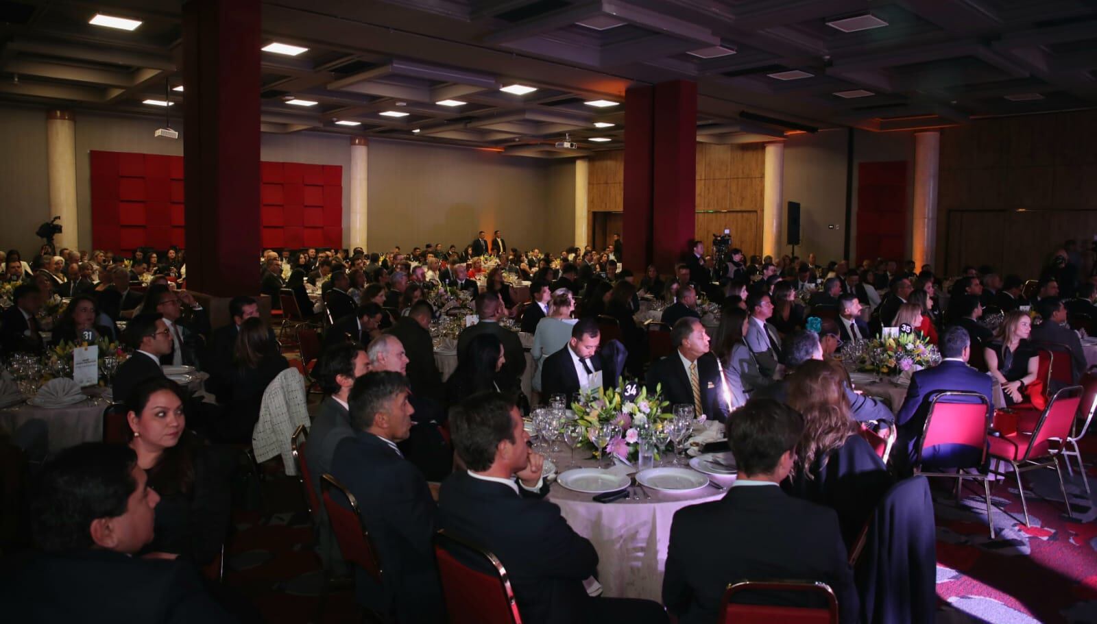 Cena de gala ‘A la luz de los héroes’, el evento en Bogotá que recauda becas para hijos de informados fallecidos
