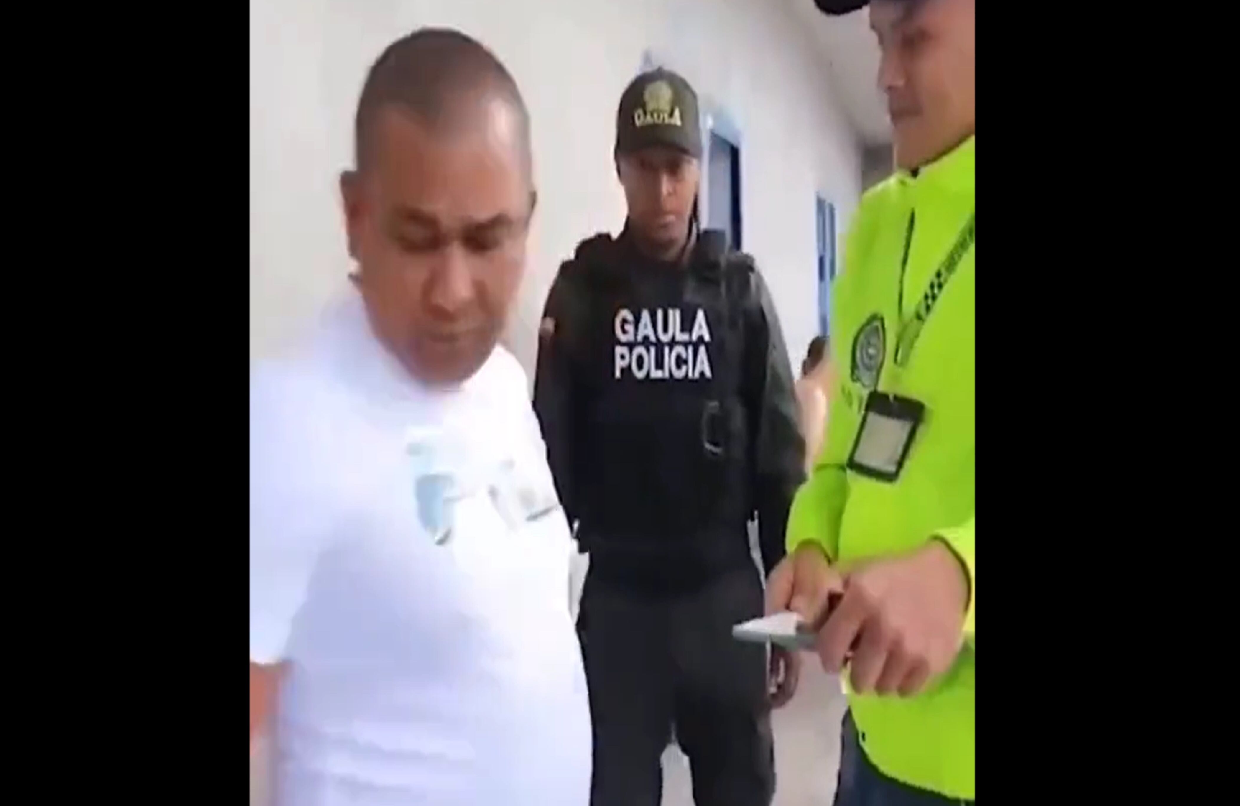 El Instituto Nacional Penitenciario y Carcelario (Inpec) notificó que Ober Ricardo Martínez Gutiérrez, alias el Negro Ober, fue trasladado a una prisión de alta seguridad en El Barne, en Cómbita, Boyacá. El líder de la organización criminal los Rastrojos Costeños se encontraba recluido en una cárcel de Popayán, donde protagonizó varios espectáculos en los que desafiaba a las autoridades.