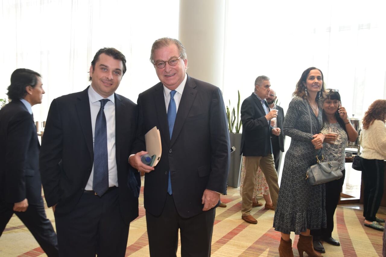 Jaime y Gabriel Gilinski en la Asamblea de Sura