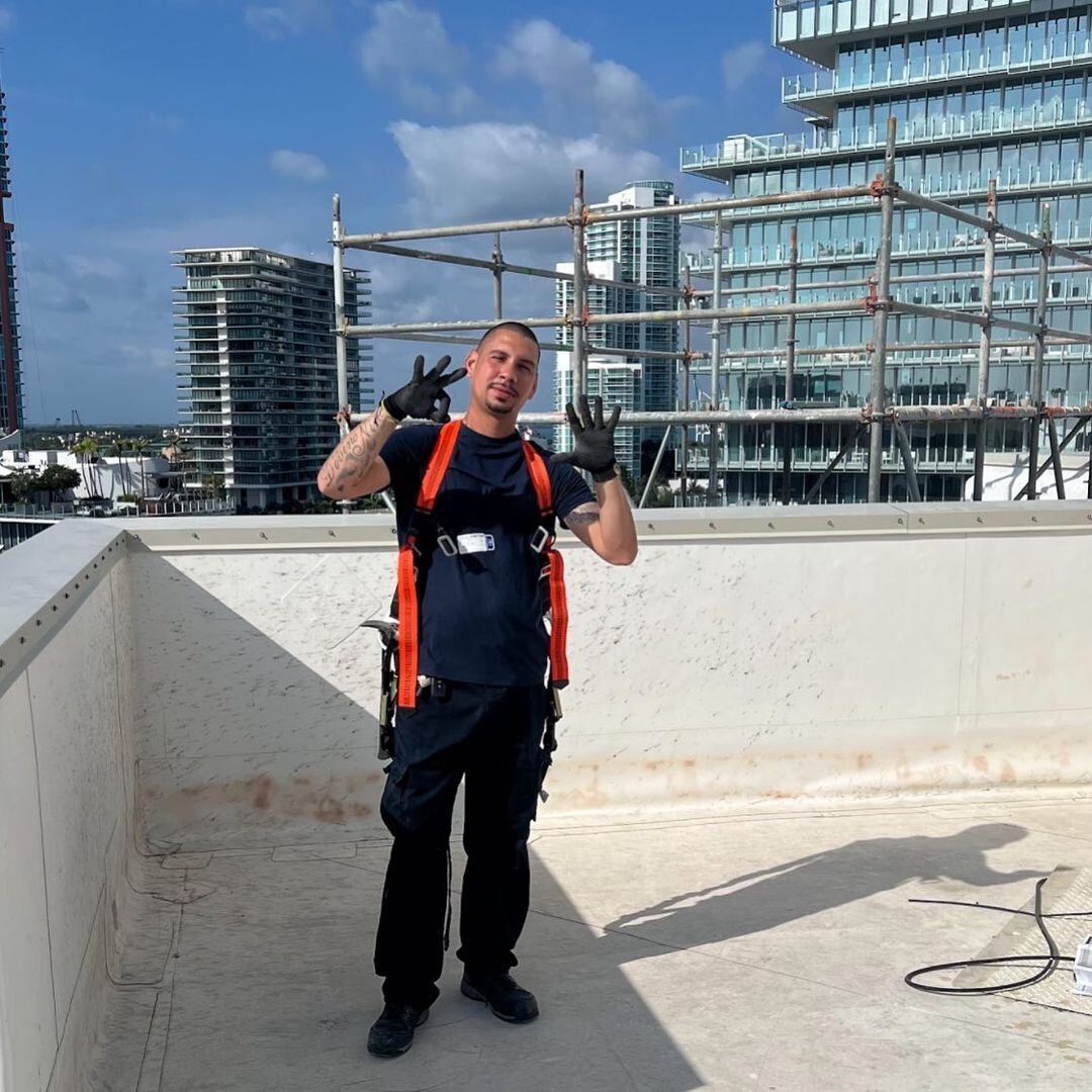 El joven fue criado por el Joe Arroyo.