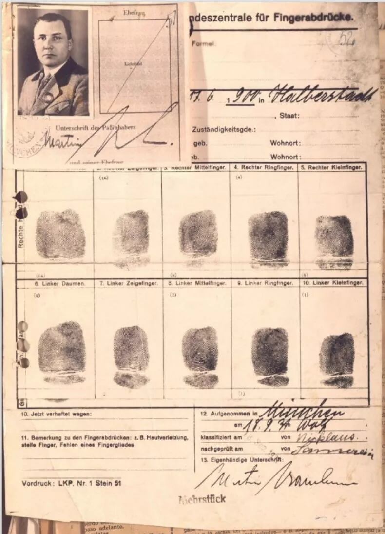 Un registro del 22 de noviembre de 1960 contiene las huellas dactilares del oficial nazi Martin Bormann, uno de los lugartenientes más cercanos de Adolf Hitler