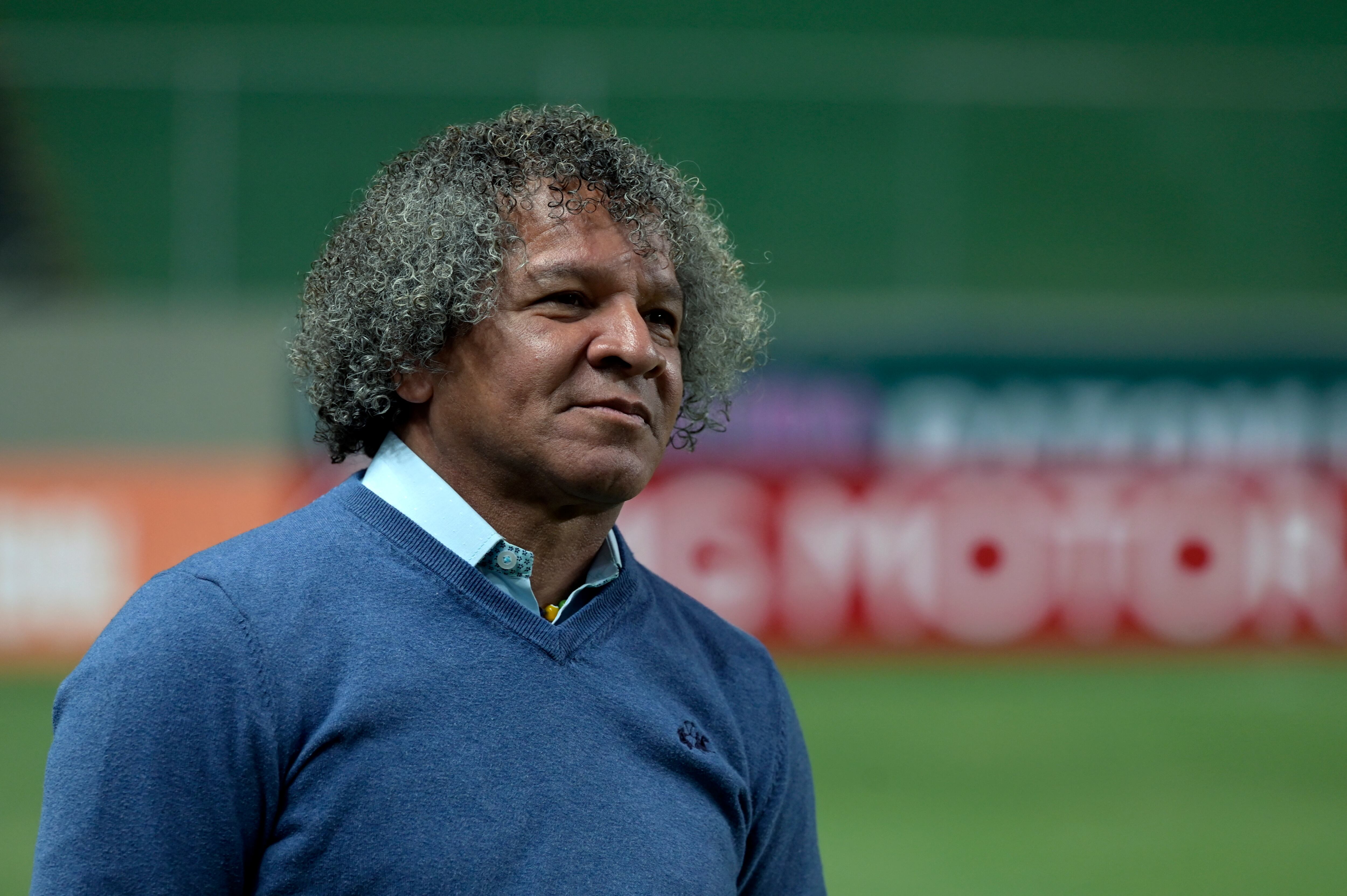Millonarios' head coach Alberto Gamero looks on before the Copa Sudamericana group stage second leg football match between Brazil's America Mineiro and Colombia's Millonarios at the Raimundo Sampaio stadium in Belo Horizonte, Brazil, June 6, 2023. (Photo by DOUGLAS MAGNO / AFP)