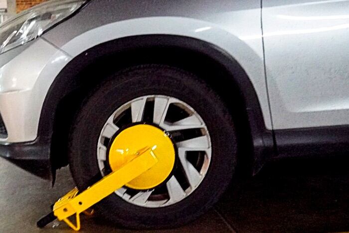 Los vehículos que no paguen al tiempo el servicio, serán inmovilizados con un cepo. Fuente: Terminal de Bogotá.