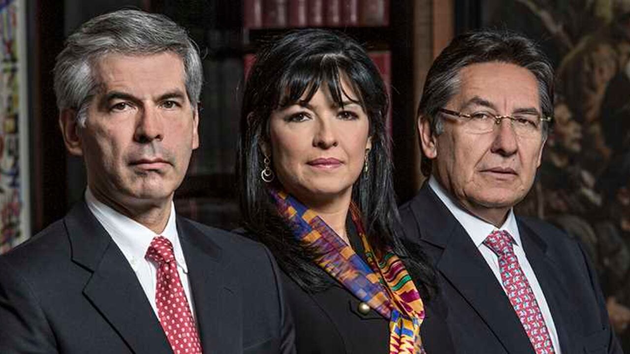 Yesid Reyes, Mónica Cifuentes, y Néstor Humberto Martínez