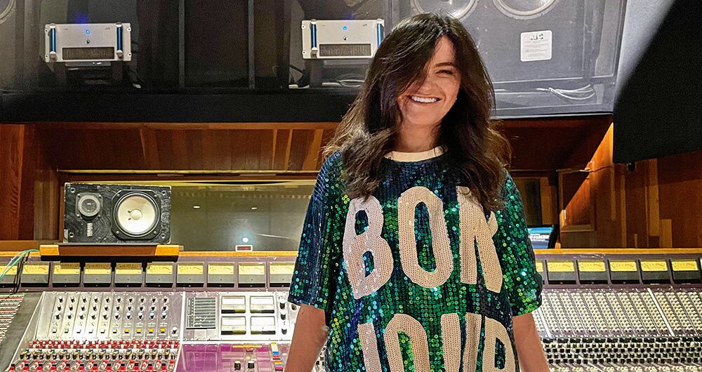 La producción musical comenzó como un hobby para Ali: “Entre clases, me ponía a hacer mezclas y canciones como una forma de relajarme y quitarme el estrés de las clases de cálculo y de estadística”.