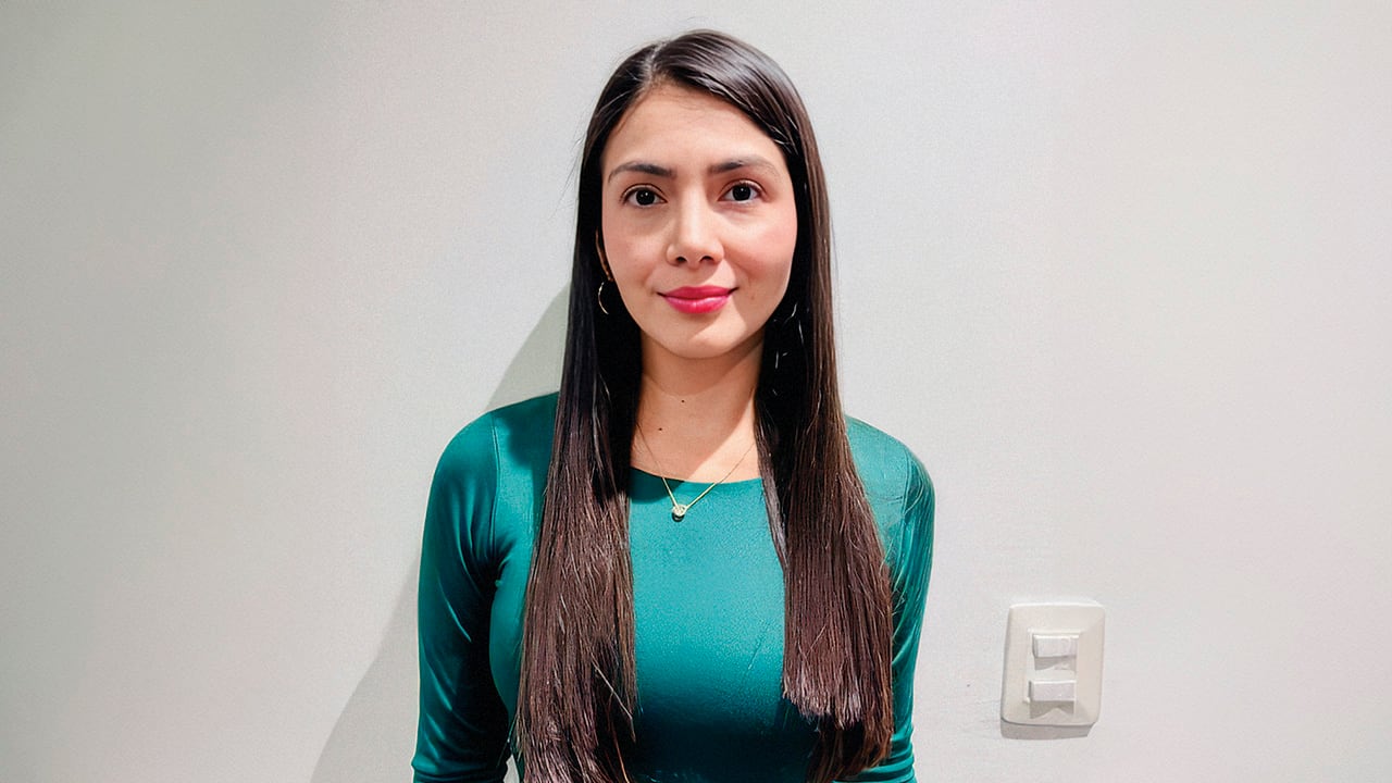 Carolina Bazurdo, encargada de la agenda, coordinando eventos, reuniones y demás compromisos de De La Espriella durante el año de campaña.