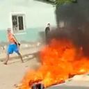 Turba quema vivos a dos presuntos sicarios en Ecuador