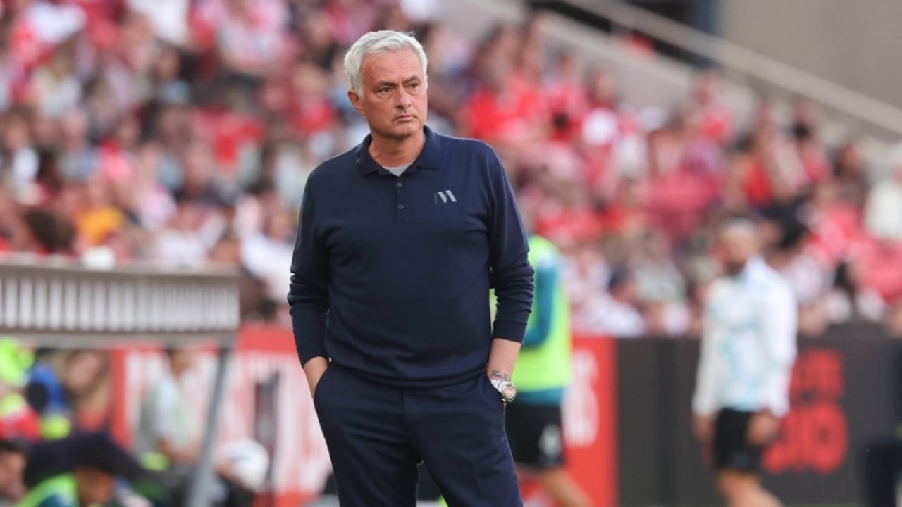 José Mourinho durante un partido con el Benfica de Portugal.