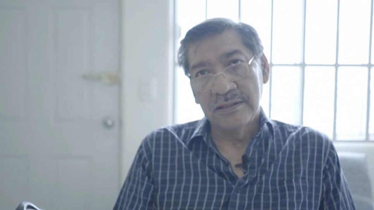 Jorge Téllez. El virus de polio destruye células de la médula espinal y causa atrofia o parálisis muscular.