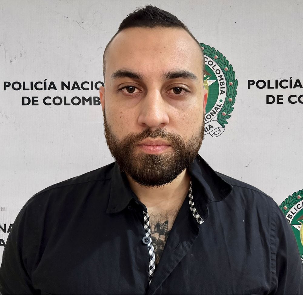 El joven habría contratado a sicarios para que asesinaran a su papá.