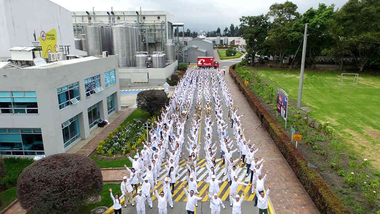 La Alquería compra leche a 12.500 productores de 14 departamentos del país.