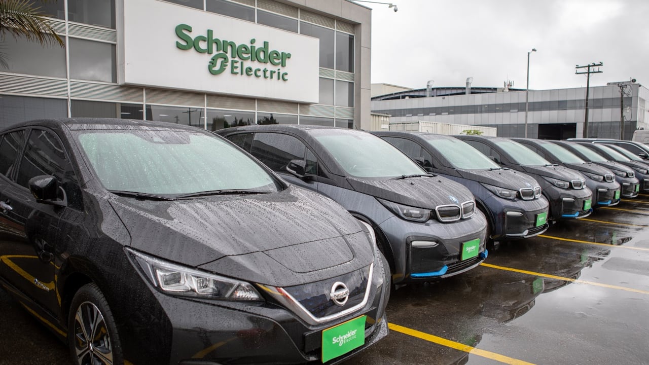 La flota está compuesta por 20 vehículos de las marcas BMW, Nissan y Volvo. Foto: Schneider Electric