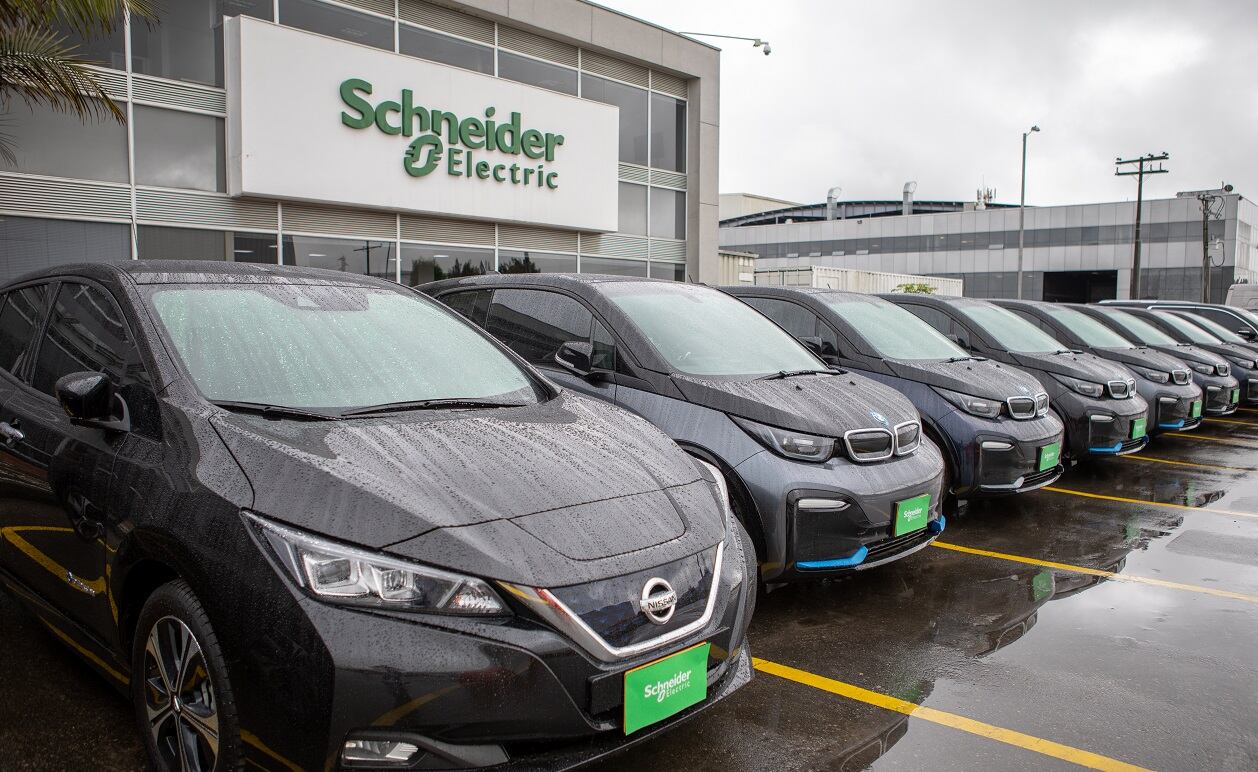 La flota está compuesta por 20 vehículos de las marcas BMW, Nissan y Volvo. Foto: Schneider Electric
