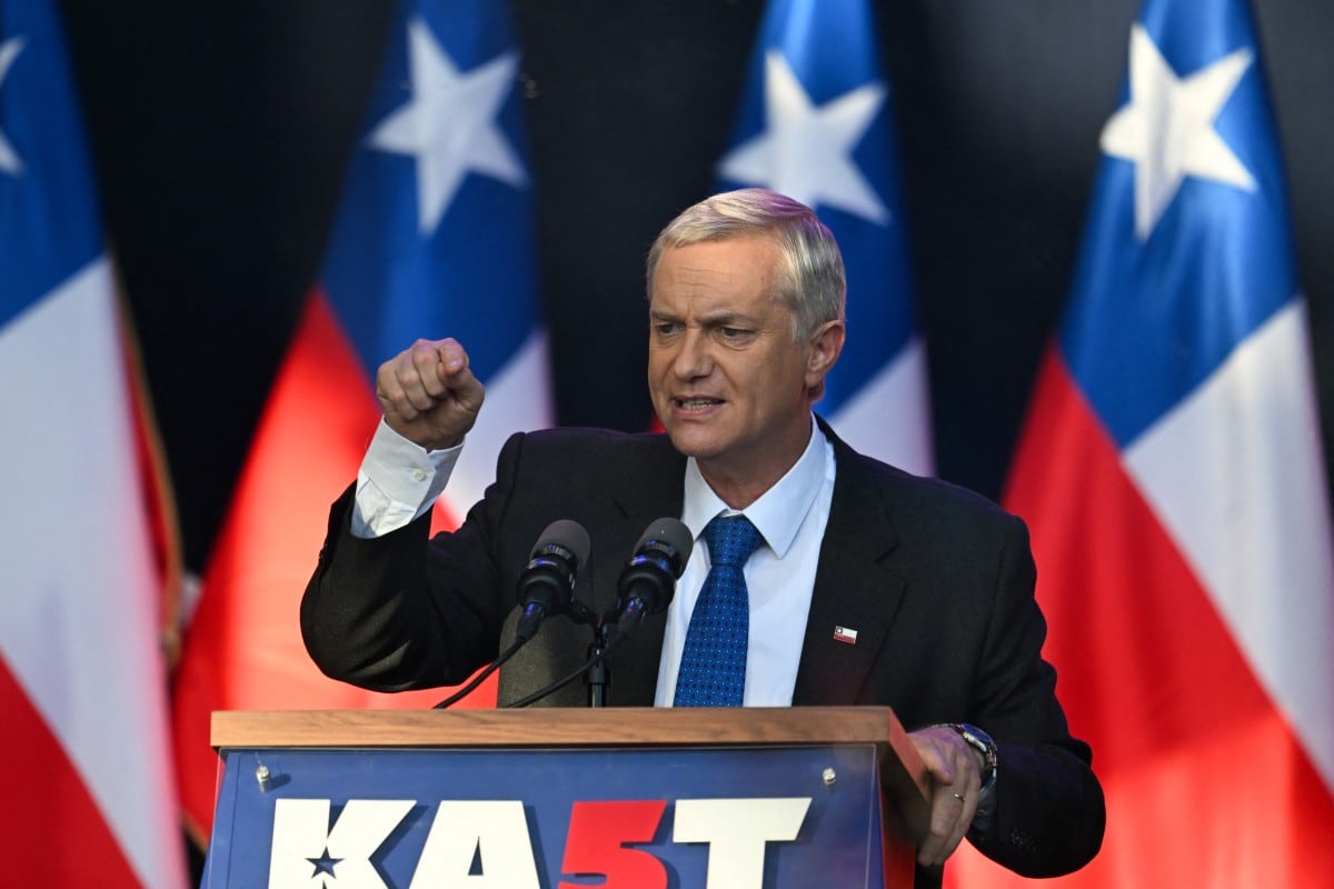 El candidato presidencial chileno José Antonio Kast, del Partido Republicano, habla durante su mitin de cierre de campaña en Temuco, Chile, el 11 de diciembre de 2025.