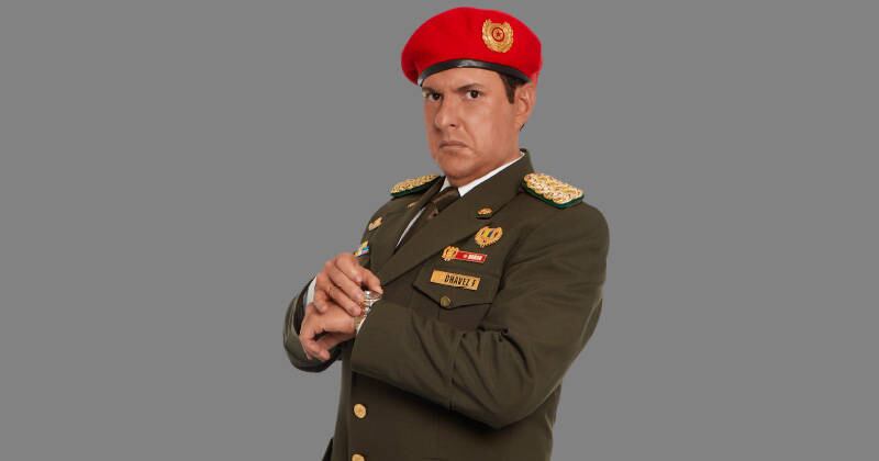 Andrés Parra interpretando a Hugo Chávez 
