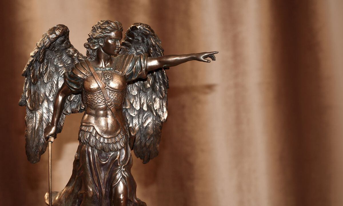 Ángel de la guarda para los nacidos en abril.