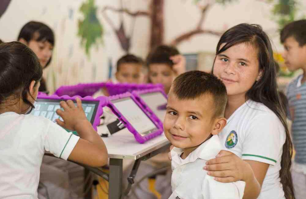 El Ministerio desplegará estos espacios culturales de manera coordinada con la Oficina del Alto Comisionado para la Paz. En cada uno, habrá un bibliotecario experto y un auxiliar local atendiendo a la comunidad. Foto:  Diana Rey / SEMANA