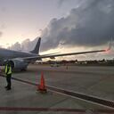 En el Boeing 737 de la FAC, fueron trasladados desde San Andrés hacia destinos como Bogotá, Rionegro y Cali, pasajeros afectados por crisis aérea en Colombia.